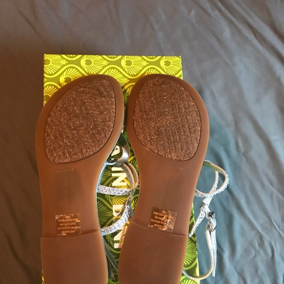 Gianni Bini Silver Christa Sandals Size 8 - Picture 5 of 6